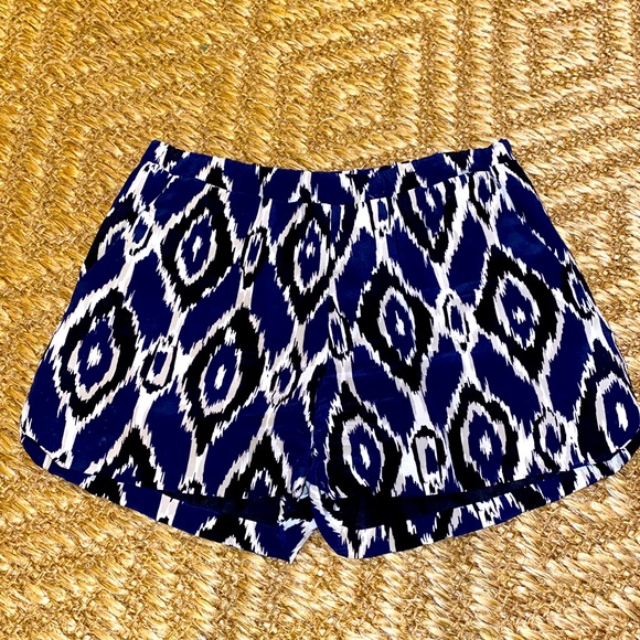 SOLD Amour Vert 100% Silk Aztec Print Elastic Waist Short - Picture 2 of 7